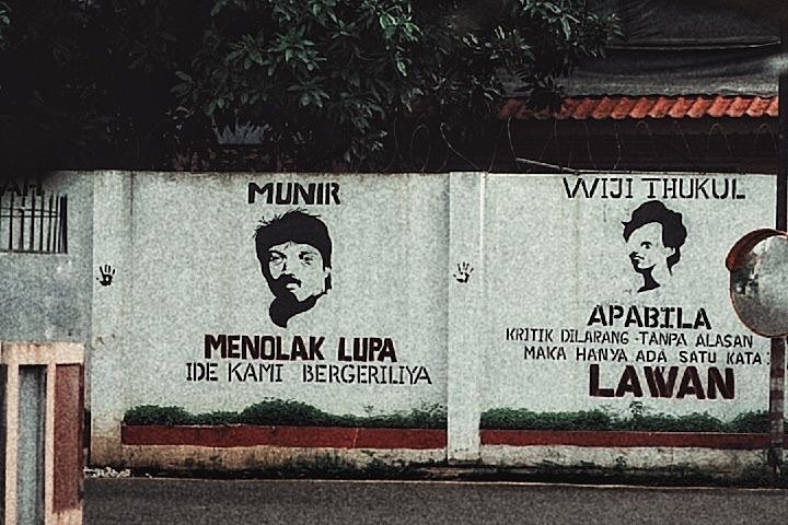 12 Karya visual jalanan ini terlihat biasa tapi pesannya menohok