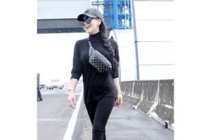 Berpose di tepi jalan tol, Syahrini dibilang warganet cabe-cabean