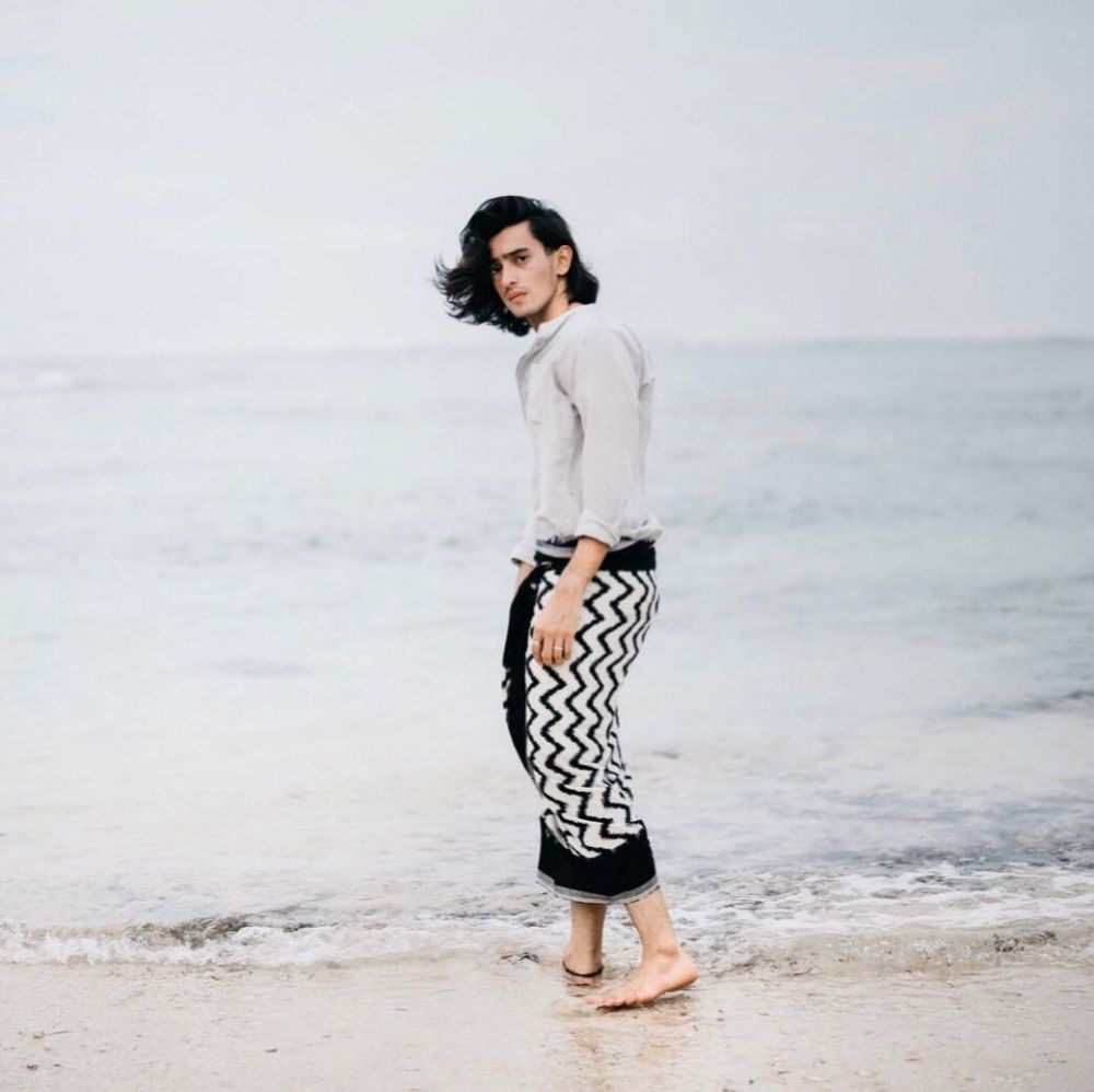 Biasa tampil dengan kacamata, 6 seleb ini hilangkan minus pakai lasik