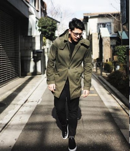 7 Gaya penampilan Keenan Pearce saat traveling, bisa jadi inspirasi