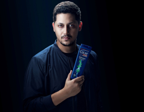 7 Gaya penampilan Keenan Pearce saat traveling, bisa jadi inspirasi