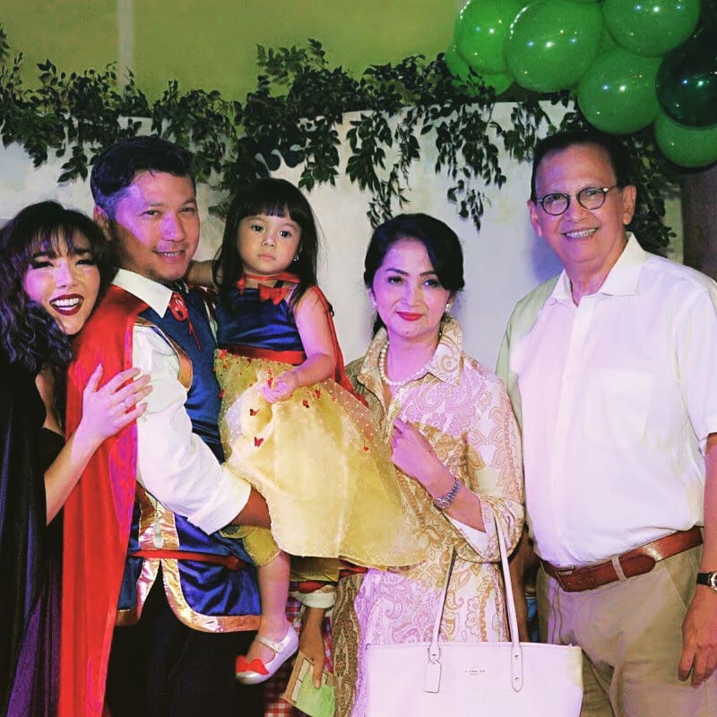 10 Momen Gempita bareng Oma Anna dan Opa Roy Marten ini bikin gemes