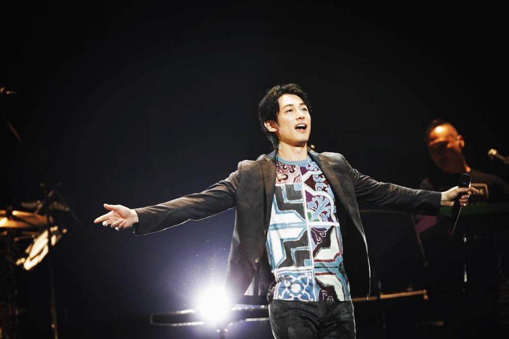 10 Potret tampan Dean Fujioka, seleb Jepang yang nikahi putri bos jamu