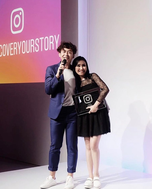 10 Momen Ayu Ting Ting tertangkap kamera main nemplok ke cowok, duh!