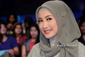 Beredar foto jadul Desy Ratnasari & Nike Ardilla, warganet heboh