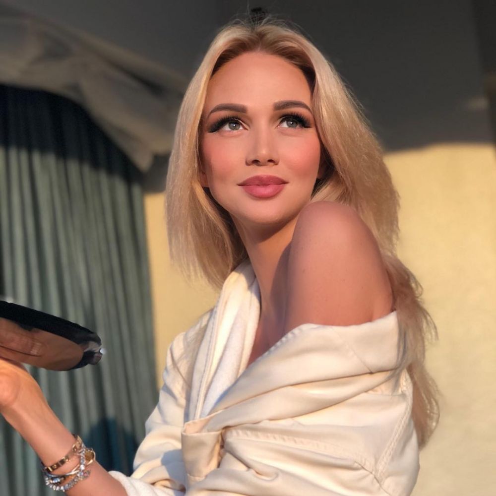 10 Pesona Victoria Lopyreva, model seksi duta Piala Dunia 2018