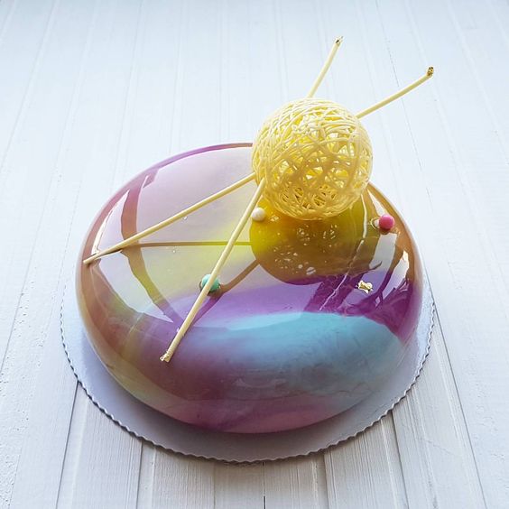 8 Kreasi mirror glaze cake, kue bak keramik yang lagi hits