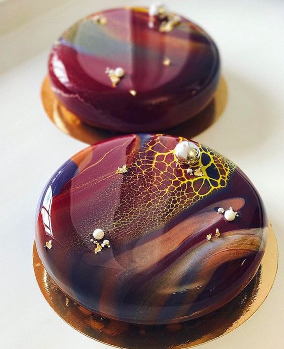 8 Kreasi mirror glaze cake, kue bak keramik yang lagi hits