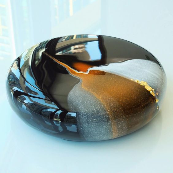 8 Kreasi mirror glaze cake, kue bak keramik yang lagi hits