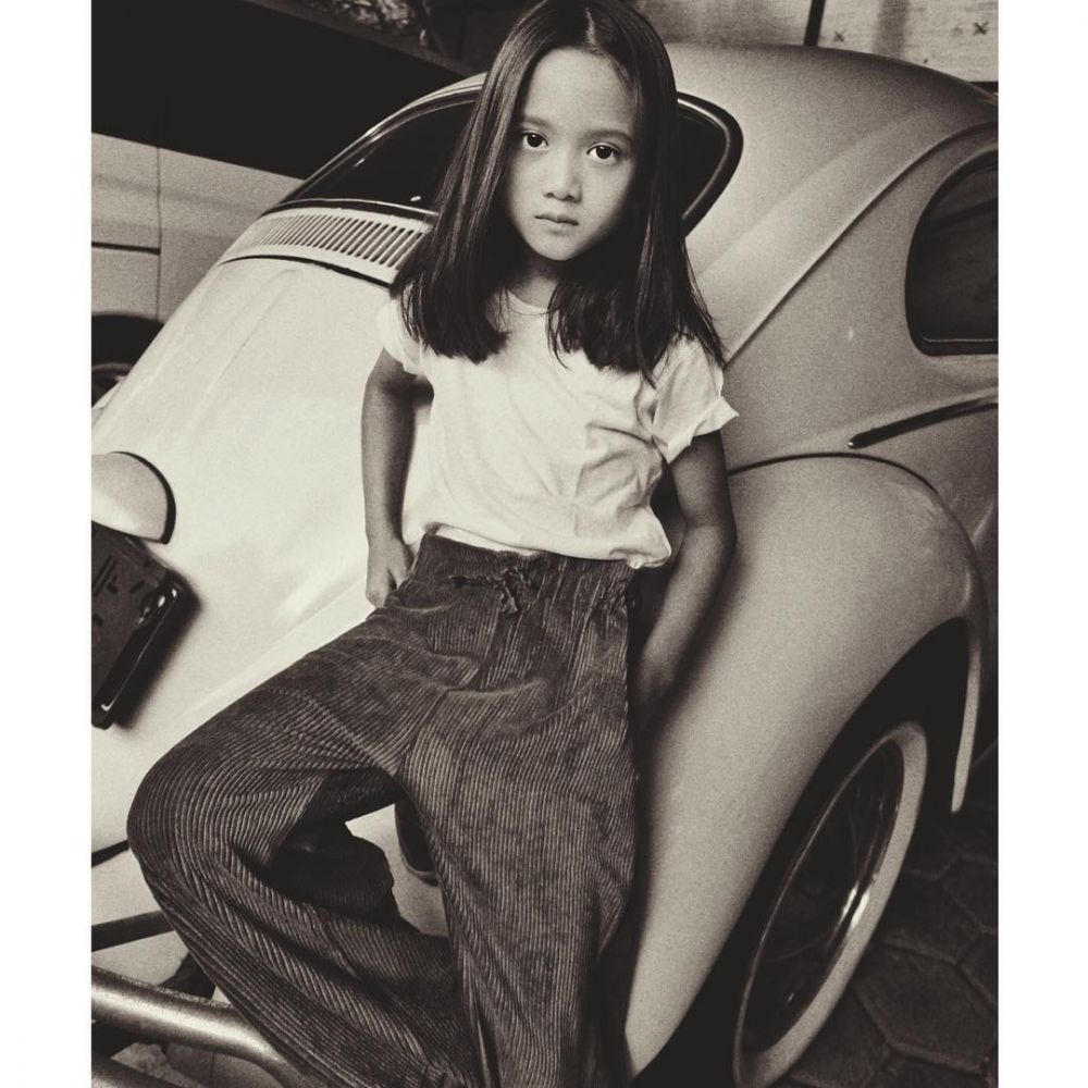 8 Potret cantiknya Abbey, putri Artika Sari Devi yang gemar cover lagu