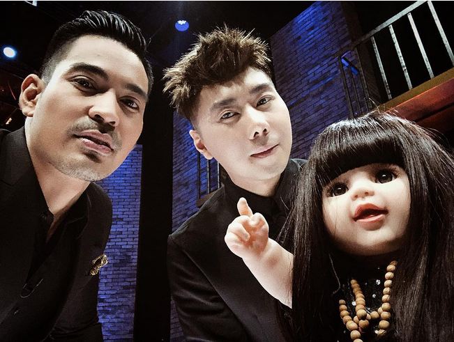 10 Momen Robby Purba & Roy Kiyoshi di balik syuting Karma, kompak abis