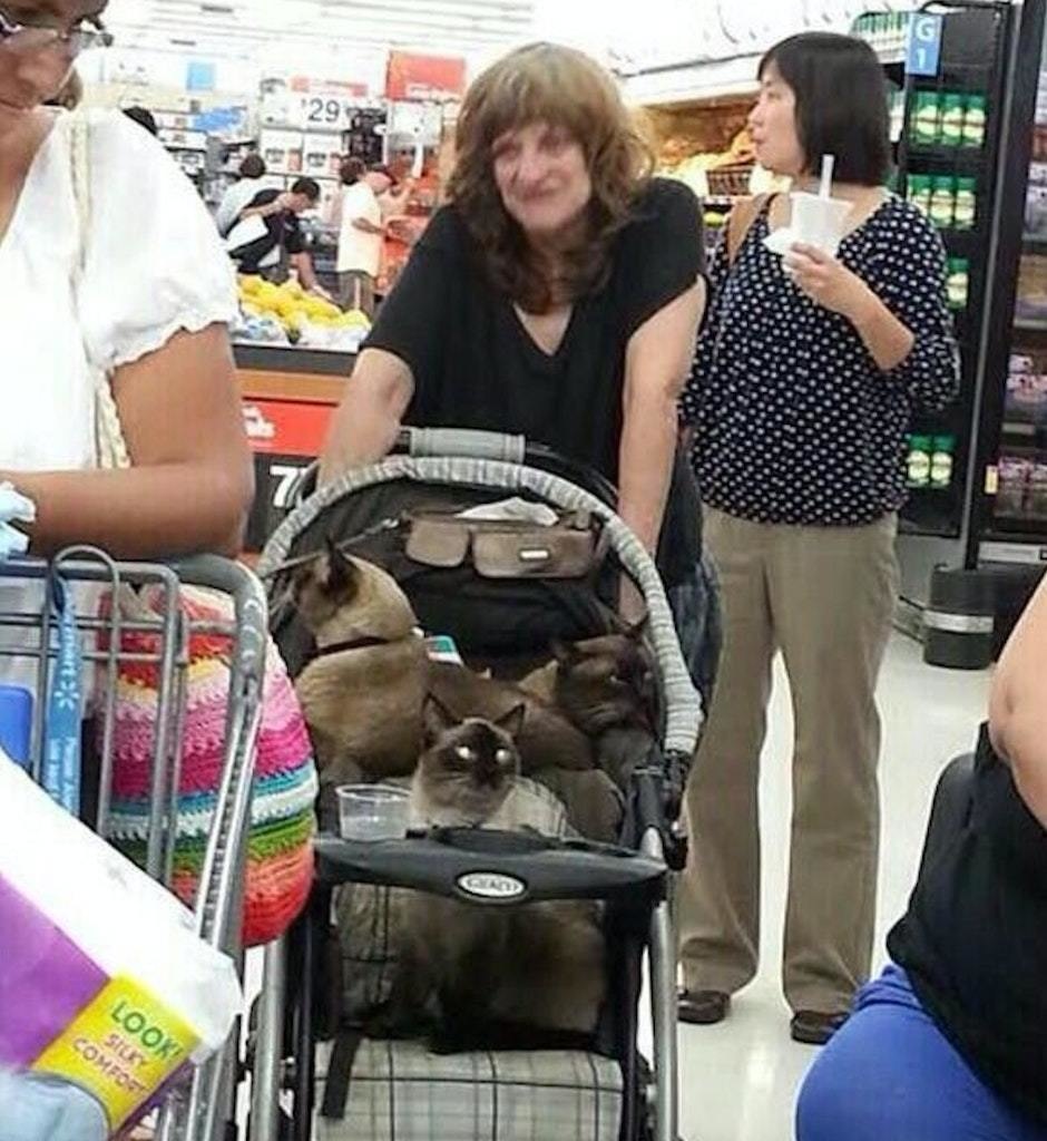 10 Kelakuan pelanggan supermarket ini bikin bertanya 'maksudnya apa?'