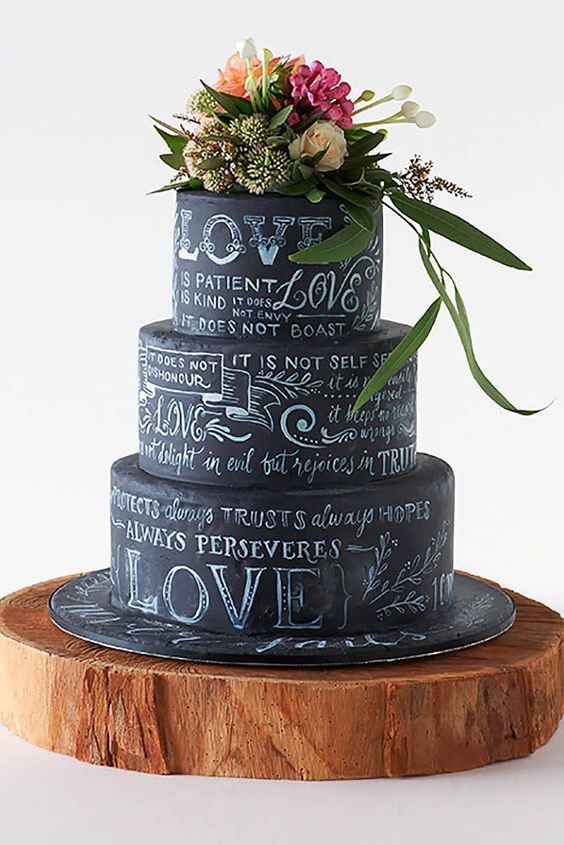 8 Kreasi wedding cake hitam ini berbeda dan elegan banget