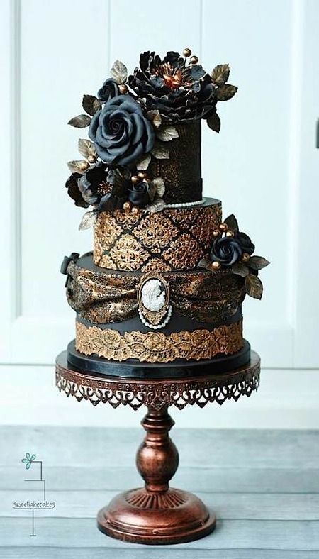 8 Kreasi wedding cake hitam ini berbeda dan elegan banget