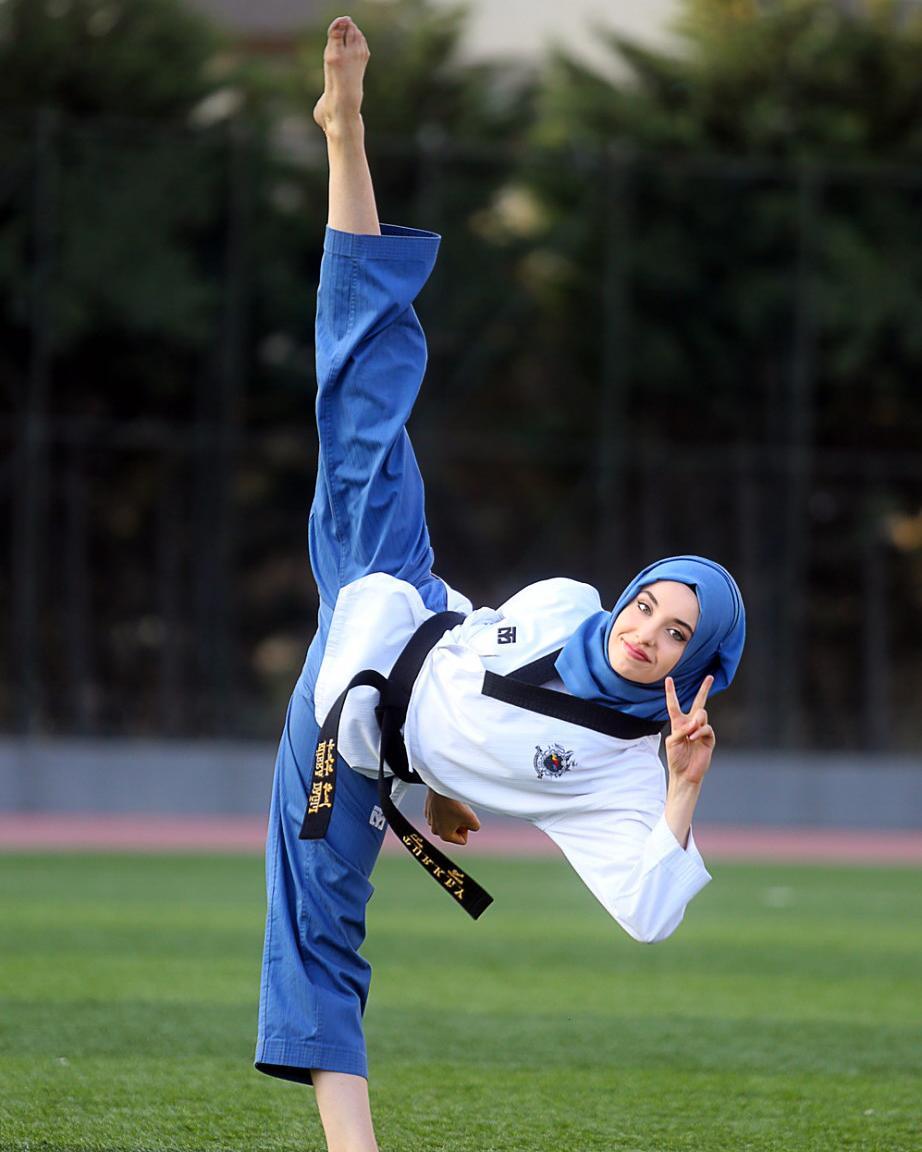 10 Pesona Dagli, hijaber cantik peraih medali emas taekwondo dunia