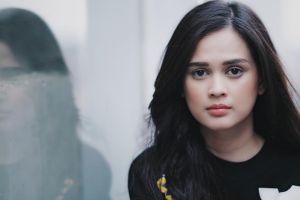 Berperan jadi orang ketiga, akting 5 seleb cantik ini bikin geregetan