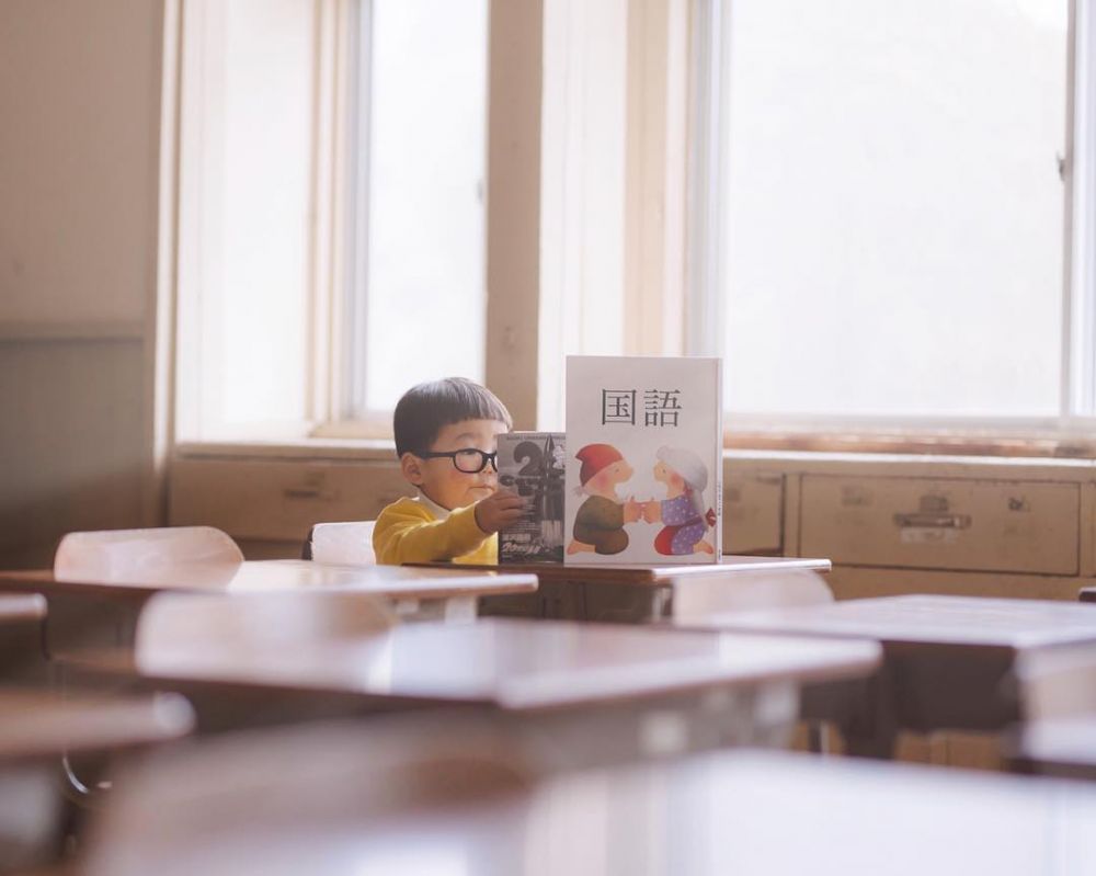Dandan mirip Nobita, 10 potret balita lucu ini gemesin banget