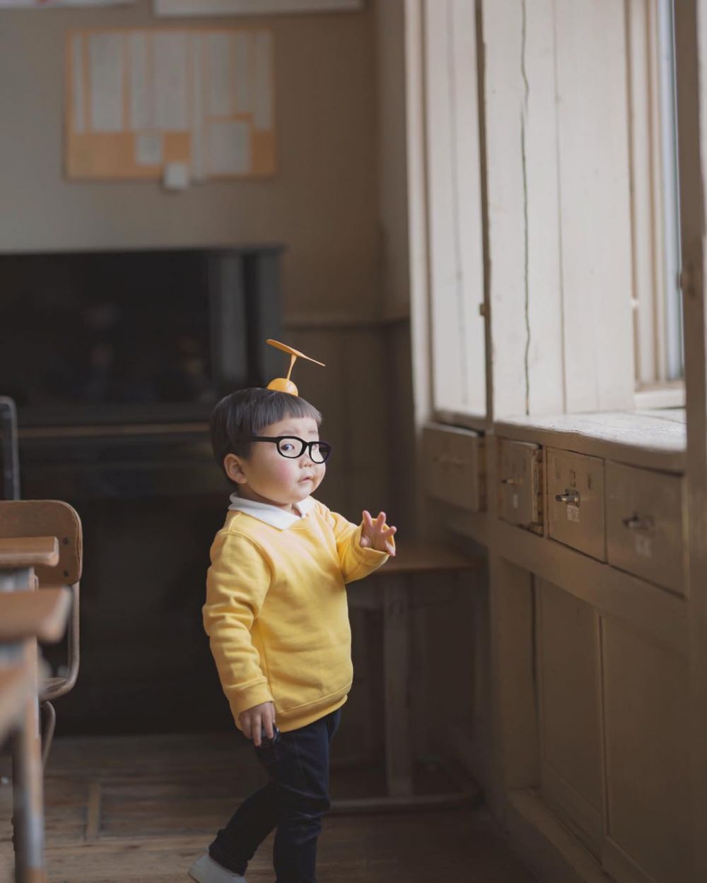 Dandan mirip Nobita, 10 potret balita lucu ini gemesin banget