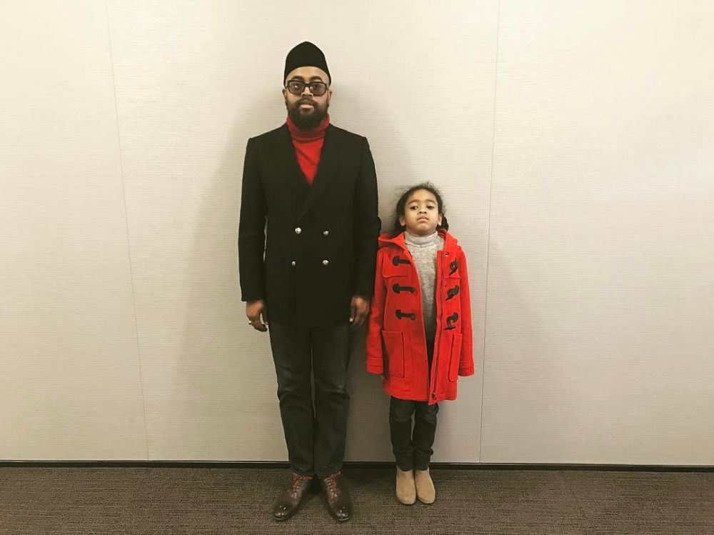 10 Gaya Mobolaji Dawodu, pria yang kenakan peci di Milan Fashion Week