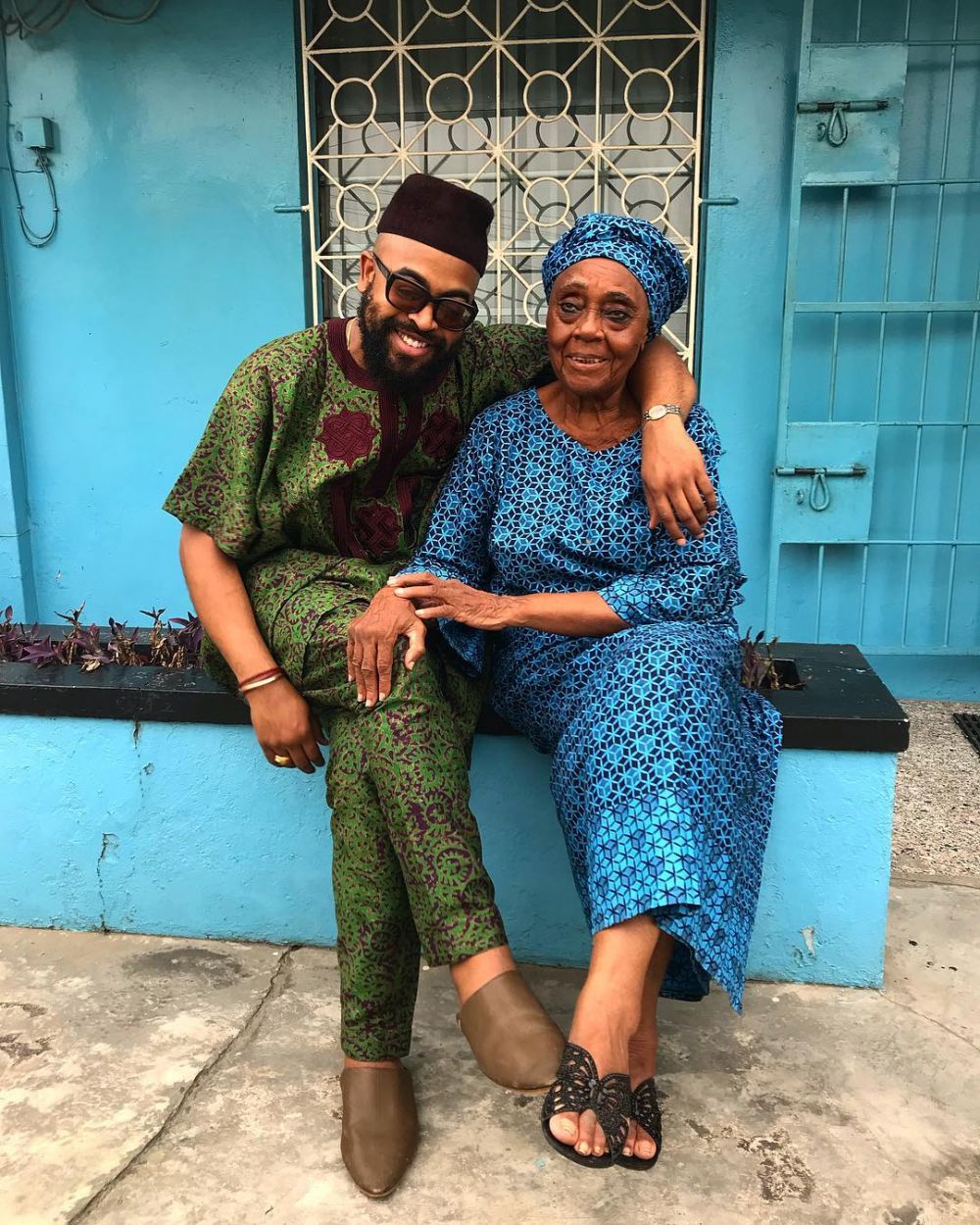 10 Gaya Mobolaji Dawodu, pria yang kenakan peci di Milan Fashion Week