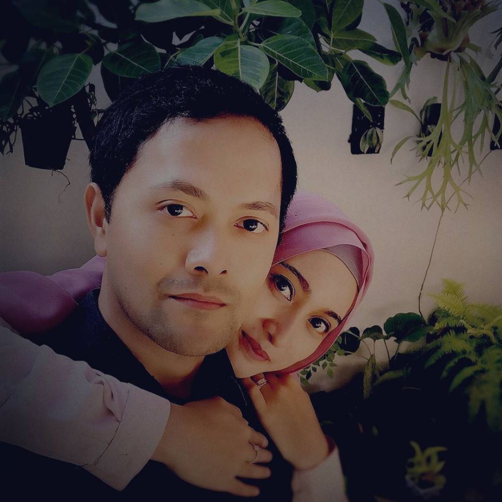 Jarang muncul, ini 10 kemesraan Husna 'Ketika Cinta Bertasbih' & suami