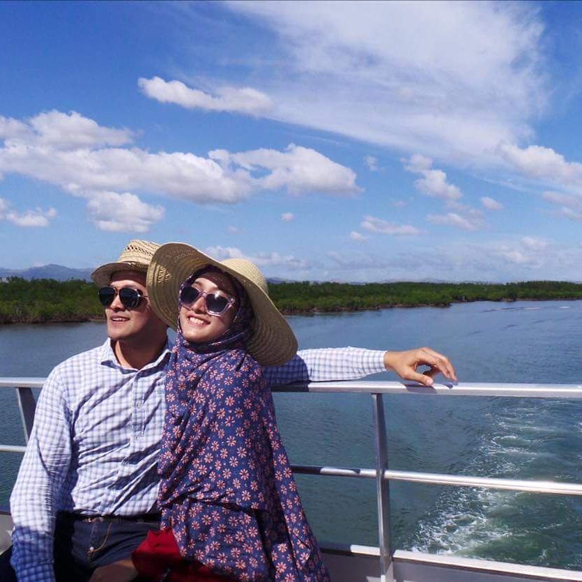 Jarang muncul, ini 10 kemesraan Husna 'Ketika Cinta Bertasbih' & suami