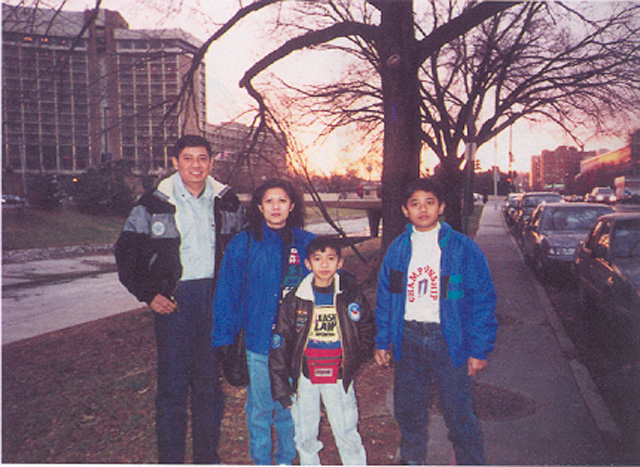 8 Foto jadul kebersamaan keluarga Susilo Bambang Yudhoyono, epik abis