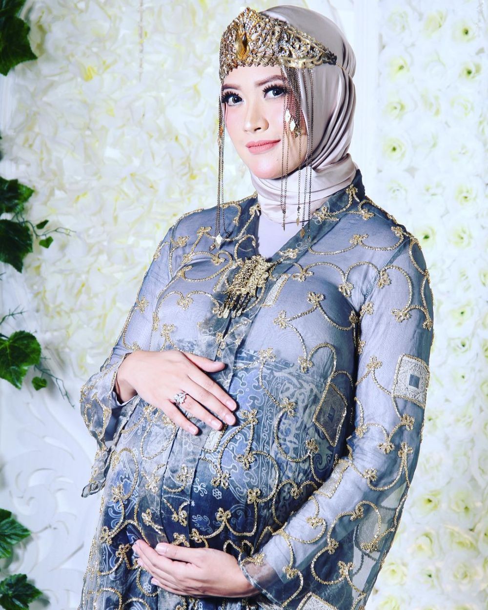 10 Potret maternity shoot Adhitya Putri, anggun bak putri raja
