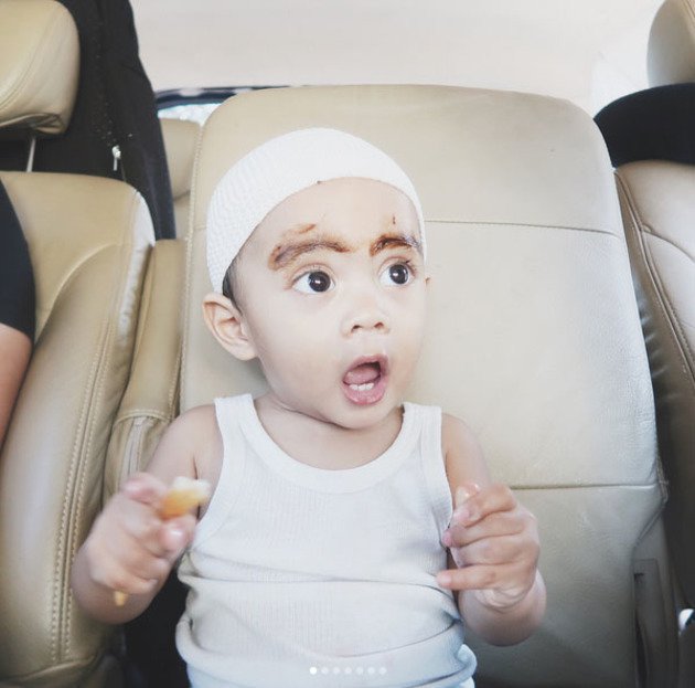 Potret lucunya anak 7 seleb saat diberi minyak kemiri, gemesin abis