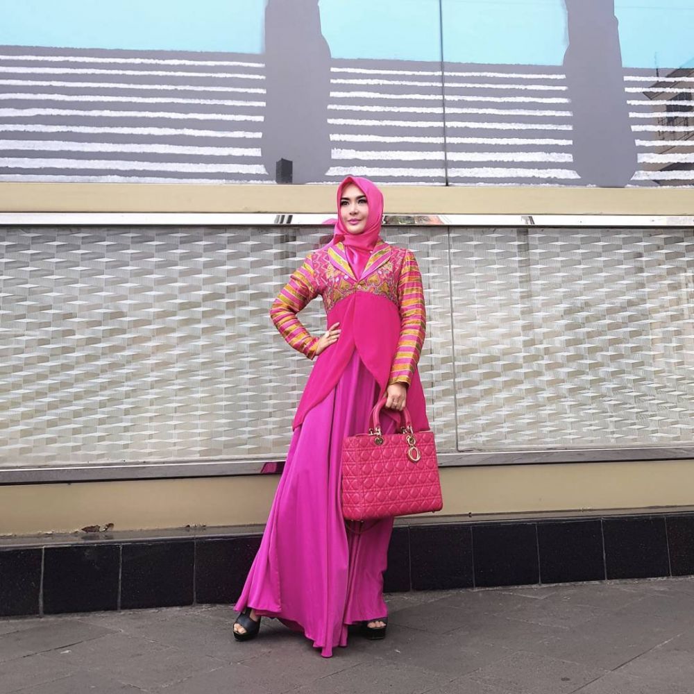 Lama vakum, ini 8 penampilan terbaru Eddies Adelia yang makin glamor