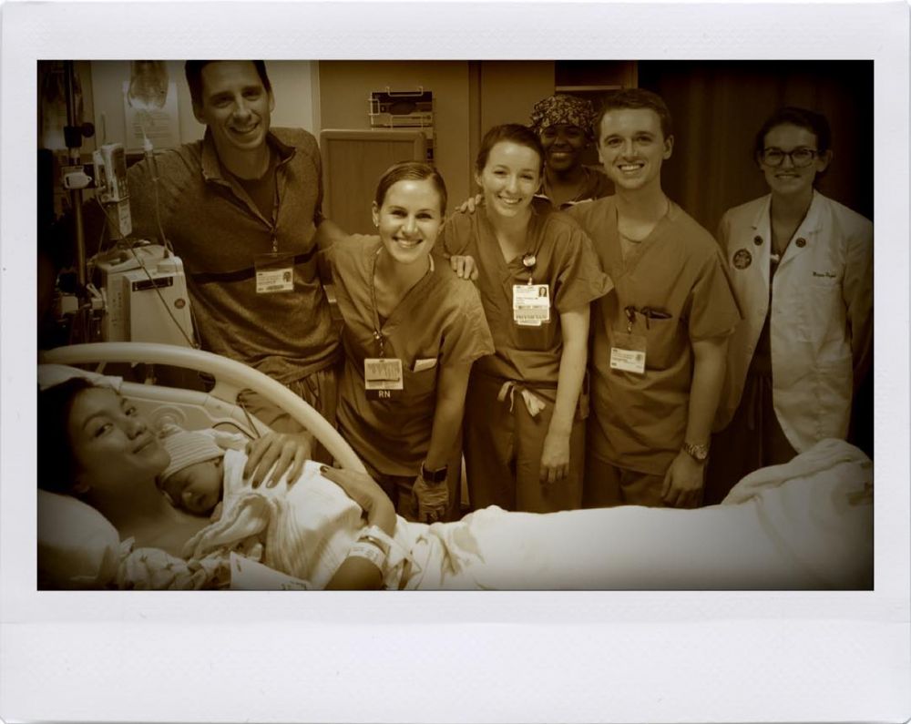 10 Potret bahagia Girindra Kara eks OK-JEK saat asuh anak pertamanya