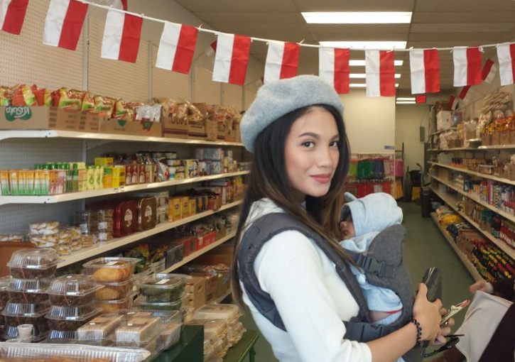 10 Potret bahagia Girindra Kara eks OK-JEK saat asuh anak pertamanya