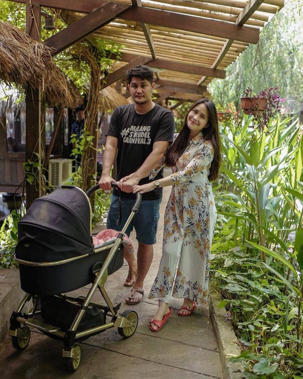 Ini harga stroller bayi 9 seleb Indonesia, sampai puluhan juta rupiah