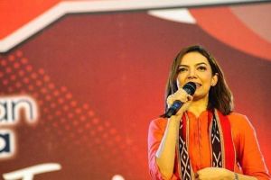 Gaya Najwa Shihab nonton konser Slank ini bikin pangling, beda banget