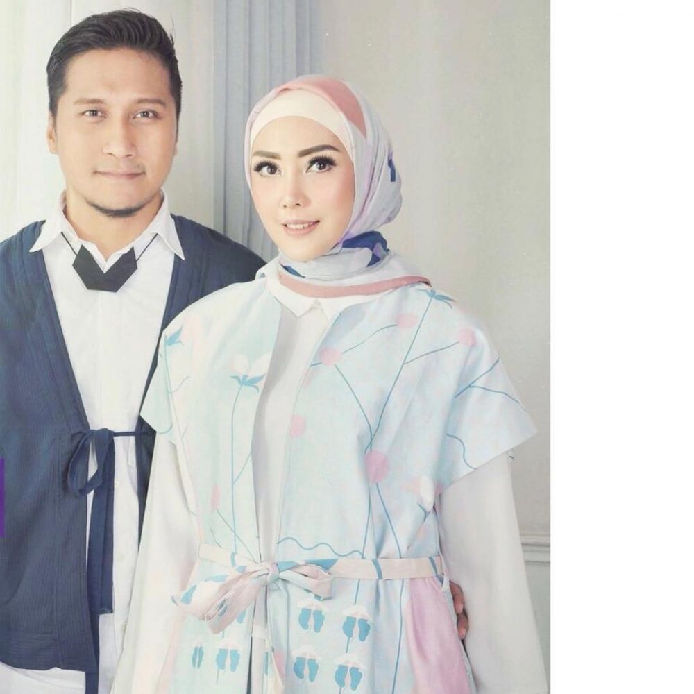 Usia terpaut jauh, 7 seleb ini malah terlihat seumuran dengan pasangan