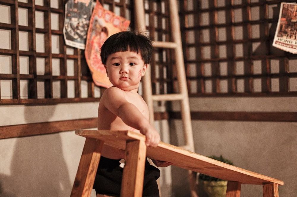 10 Potret gemes Andra, balita yang disebut warganet duta mini market