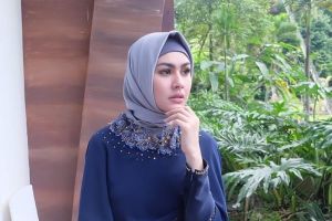 Curhat Kartika Putri, pakai niqab malah dicurigai oleh petugas bandara