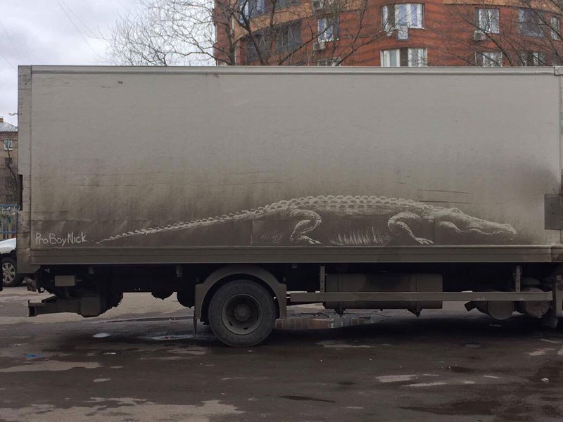 Menakjubkan, 10 lukisan dari debu ini bikin mobil kotor jadi indah