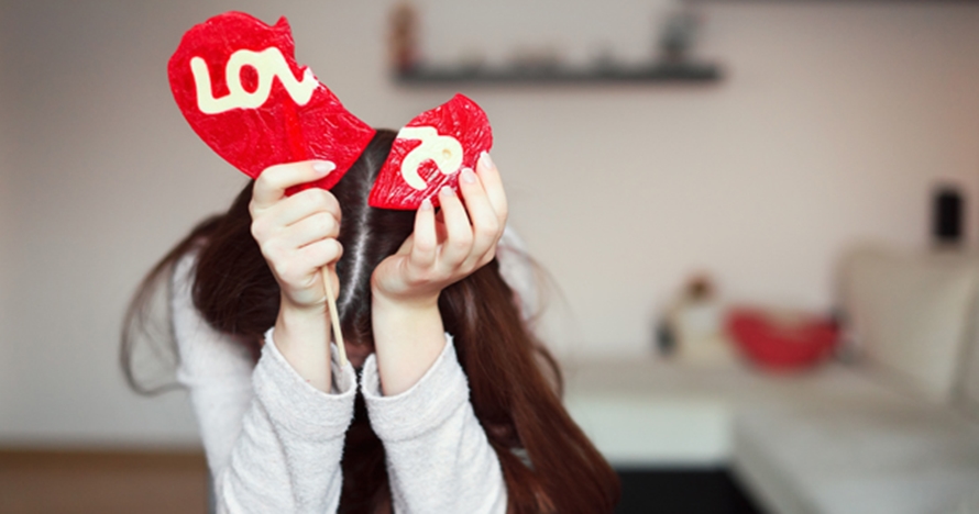 Begini cara memanfaatkan barang dari mantan biar cepet move on