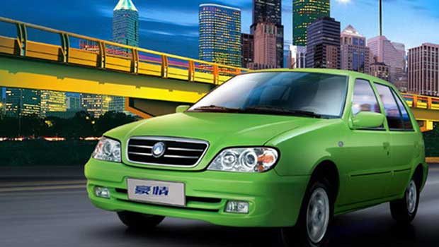 4 Tips berkendara aman saat hujan menurut Rifat Sungkar