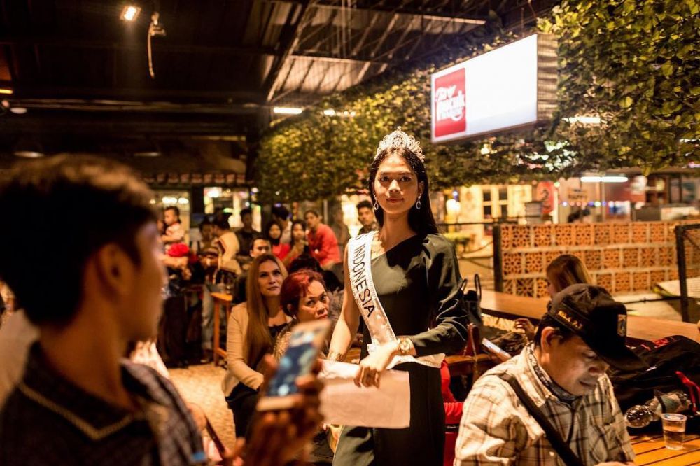 10 Gaya Dinda Syarif, transgender Indonesia di kontes kecantikan dunia