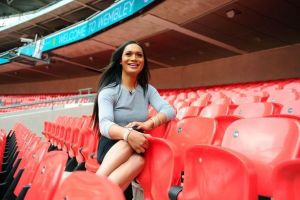 8 Gaya harian Johnny Jaiyah, pesepak bola transgender pertama di dunia