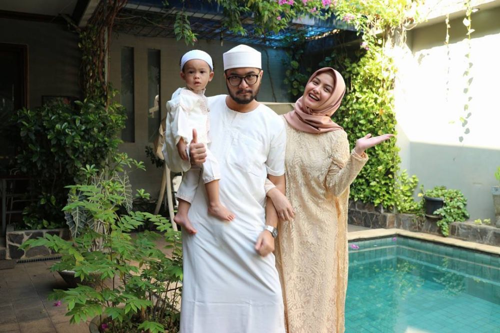 Fokus ibu rumah tangga, ini 10 momen manis Revalina S Temat & keluarga