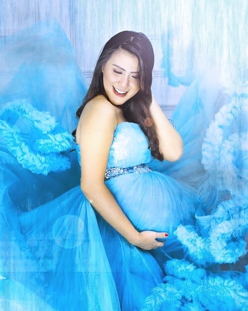 Bersiap lahiran anak kedua, begini 10 foto maternity Rey Utami