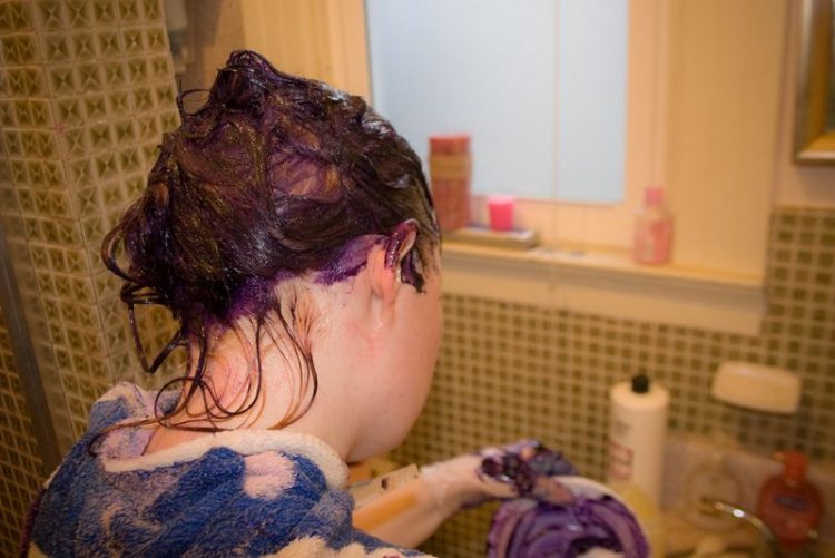 10 Tahun gonta-ganti warna rambut, yang dialami wanita ini mengerikan