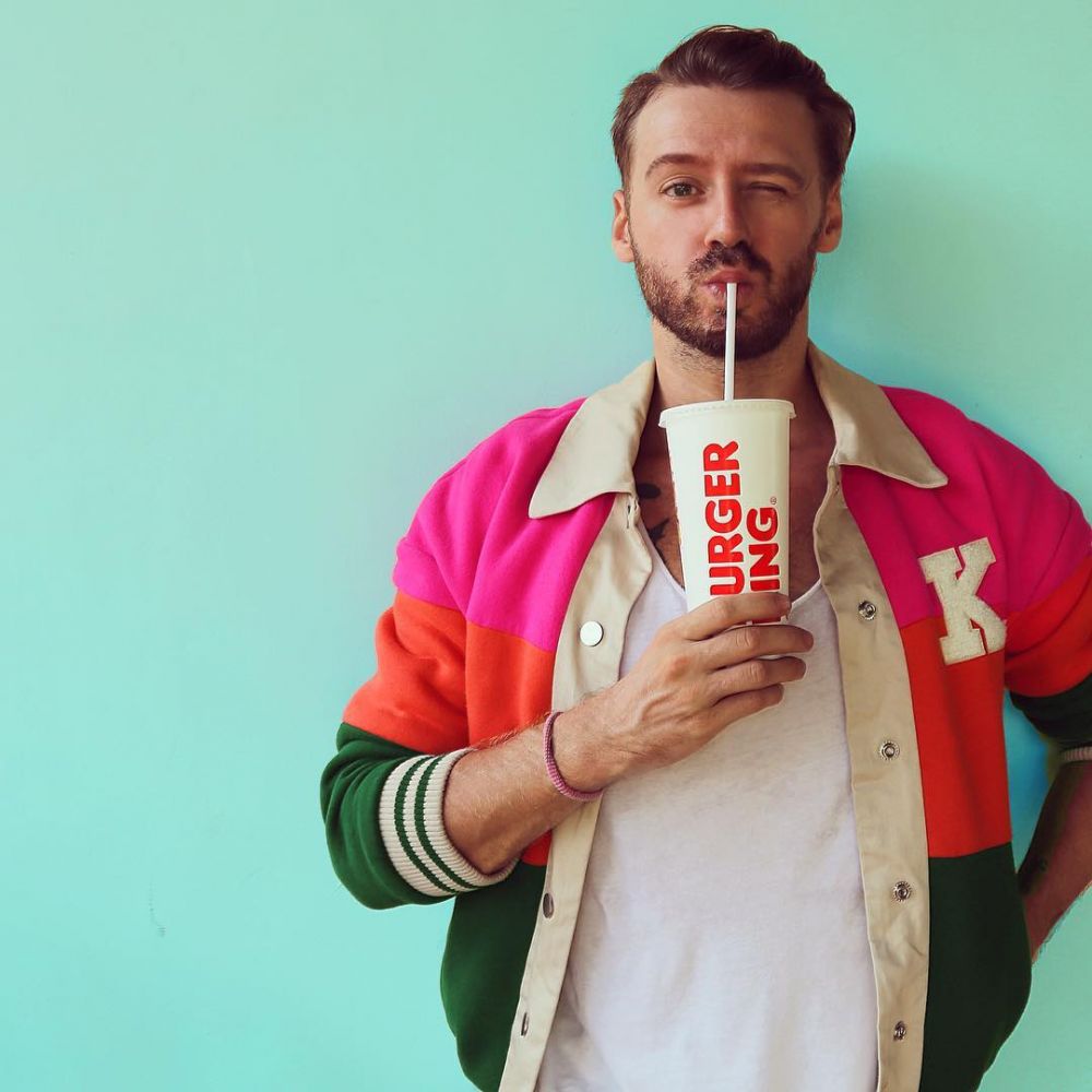 10 Gaya seksi Cerrada, juara Prancis Idol yang berkarier di Indonesia