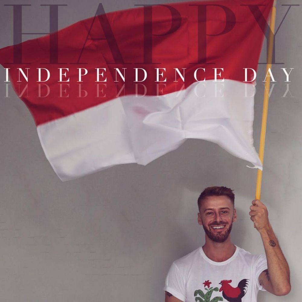 10 Gaya seksi Cerrada, juara Prancis Idol yang berkarier di Indonesia