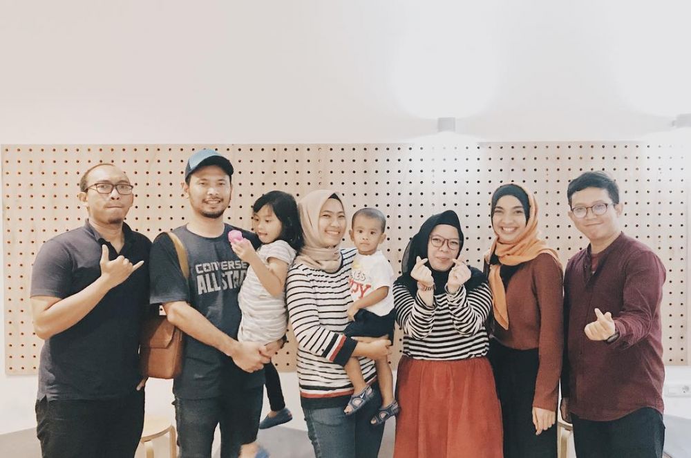 Putuskan berhijab, 9 inspirasi gaya Tika Bravani ini cocok buat pemula