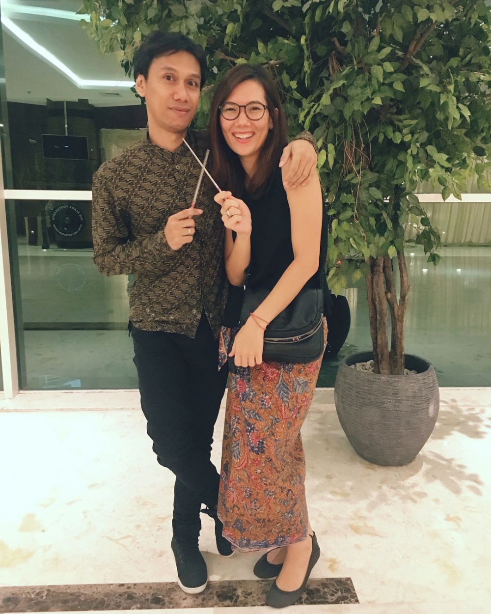 10 Foto cantik Sarah Diorita, istri Eross Candra yang jarang terekspos