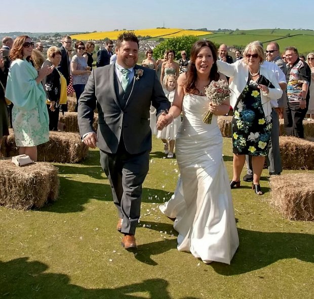 4 Kisah suami-istri sudah bertemu sejak lahir, jodoh dari hari pertama